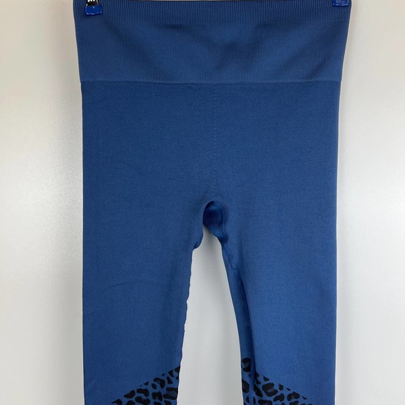 Fabletics High Waisted Seamless Leopard Print Leggings, Size small - Picture 3 of 5